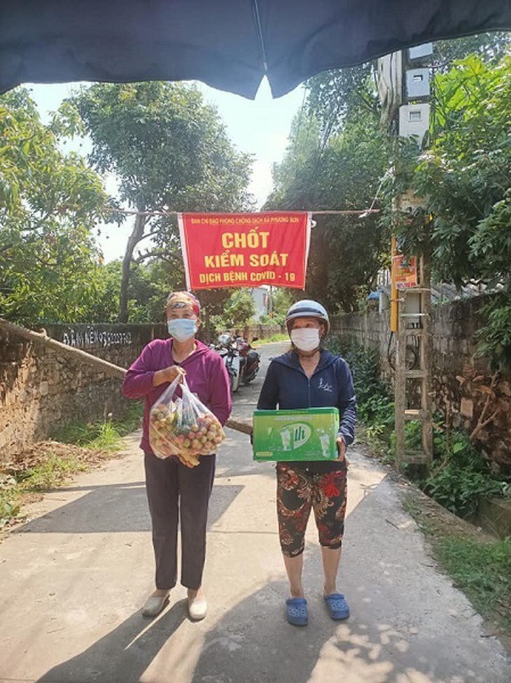 Tình người trong dịch COVID-19: Thắp lên niềm tin